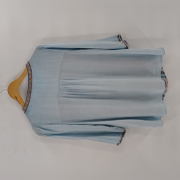 Andree pullover blouse size medium  light blue embroidered floral throughout - Picture 5 of 6